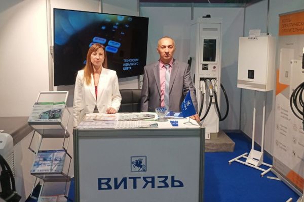 «Витязь» представил на XXVIII Белорусском энергетическом форуме новую мобильную электрозарядную станцию «Витязь» представил на XXVIII Белорусском энергетическом форуме новую мобильную электрозарядную станцию